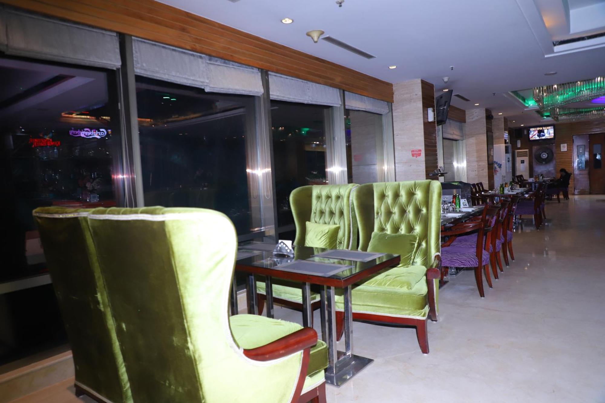 Skycity Hotel Gurgaon Exterior foto